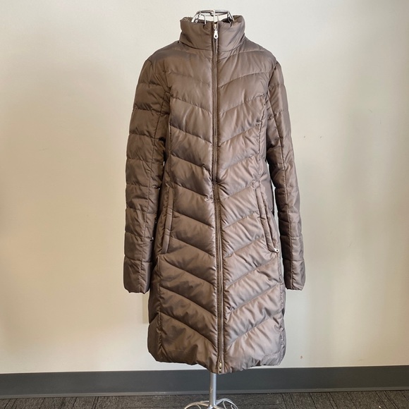 Eddie Bauer Jackets & Blazers - Eddie Bauer Women’s Size M 3/4 length Puffy Coat in Good Condition